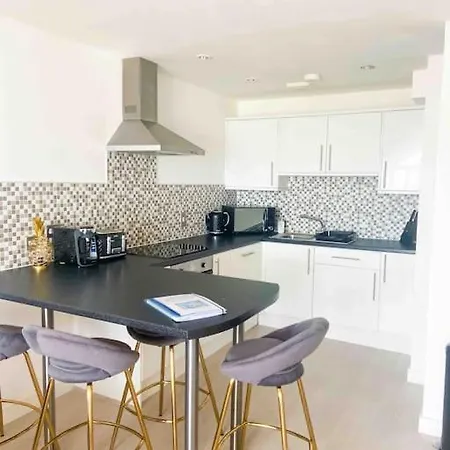 Blue Horizon Penthouse - Amazing Views + Parking! Apartment *
