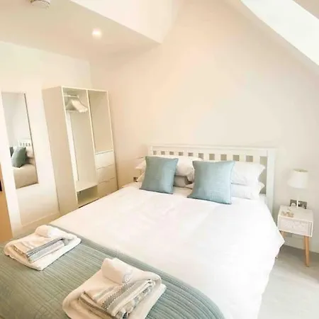 Blue Horizon Penthouse - Amazing Views + Parking! Apartment